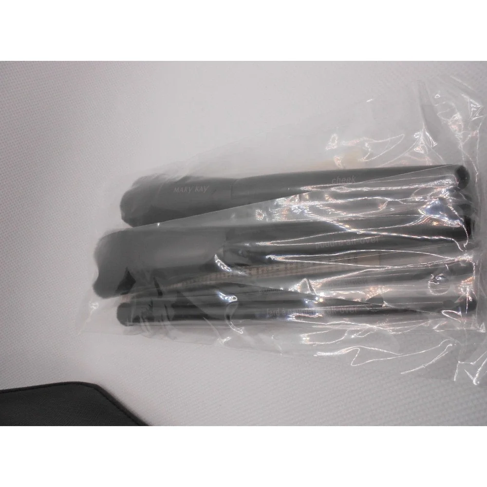 Mary Kay 5 Piece Makeup Brush Set with Zipper Case Sealed‎ 2017